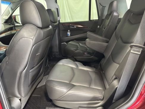 Used 2018 Cadillac Escalade Luxury image 15