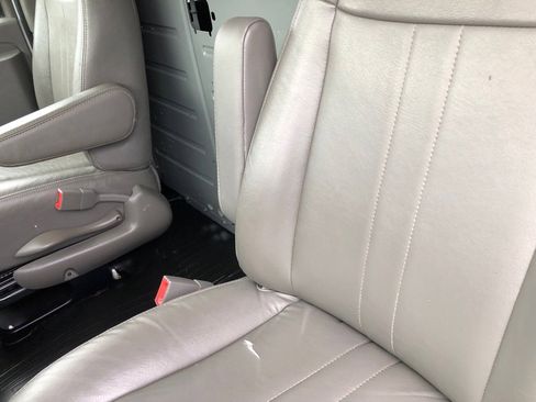 Used 2016 GMC Savana 3500 image 19