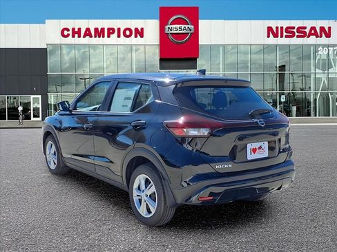 New 2025 Nissan Kicks Play S image 4