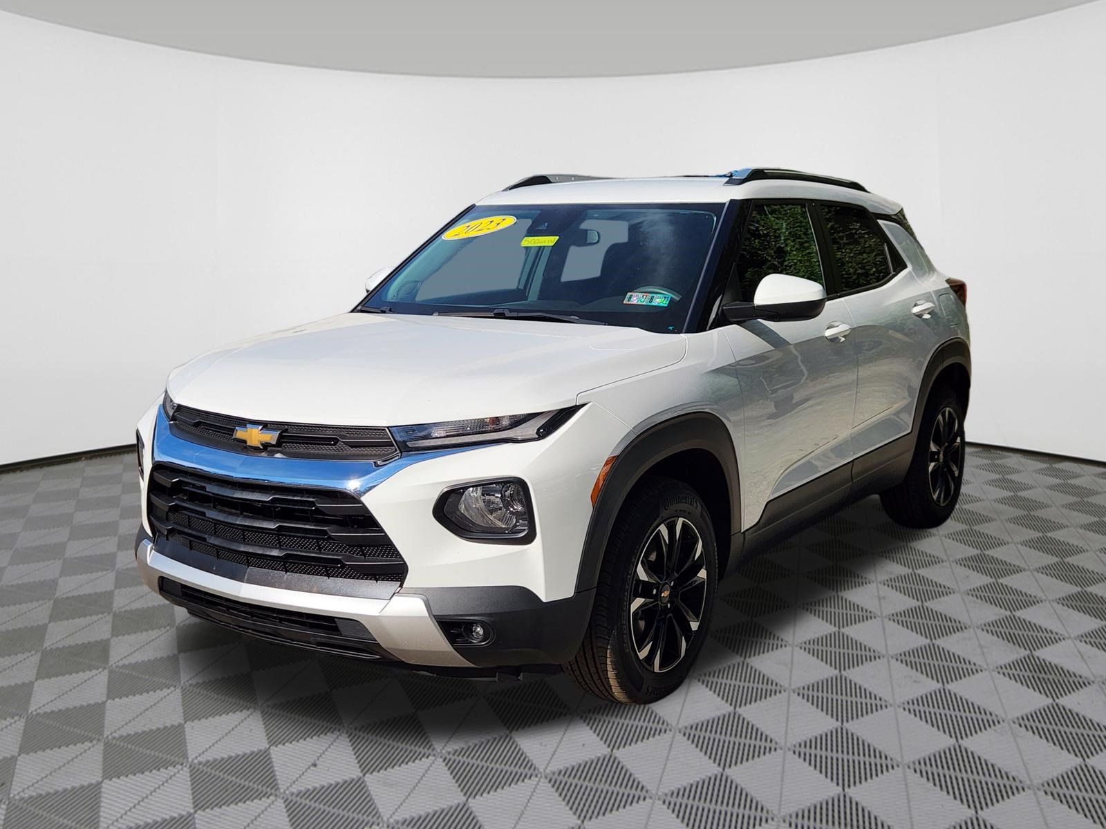 Used 2023 Chevrolet TrailBlazer LT AWD/4WD image 2