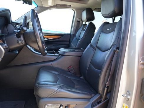 Used 2017 Cadillac Escalade ESV Luxury AWD/4WD image 11