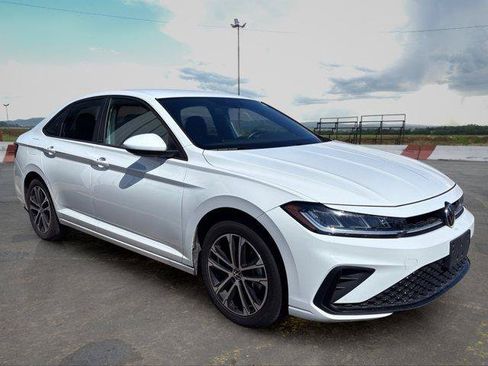 Used 2025 Volkswagen Jetta Sport FWD image 2