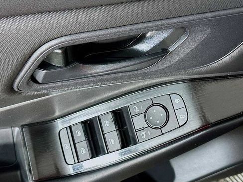 Certified 2025 Nissan Rogue S image 16