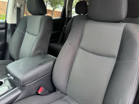 Used 2020 Nissan Pathfinder S image 21