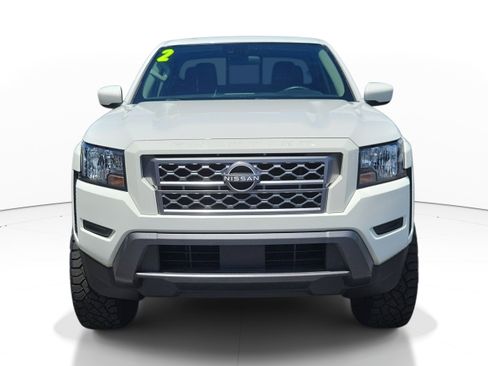 Used 2022 Nissan Frontier SV RWD image 2