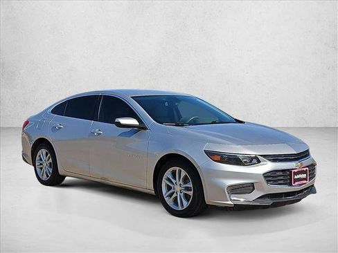 Used 2018 Chevrolet Malibu LT FWD image 3