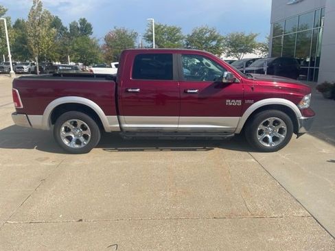 Used 2017 RAM 1500 Laramie w/ Convenience Group AWD/4WD image 8