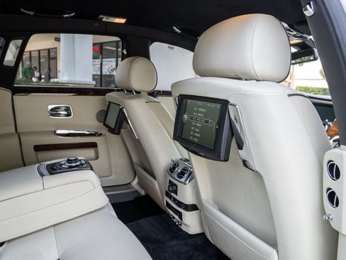 Used 2013 Rolls-Royce Ghost RWD image 25