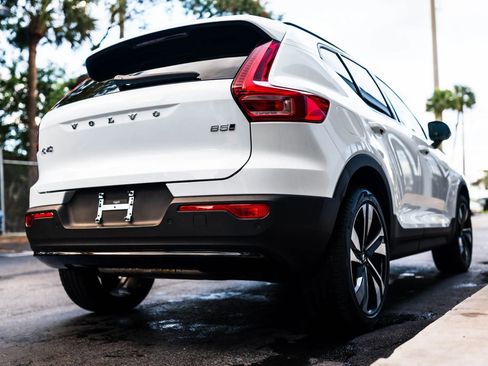 Used 2025 Volvo XC40 B5 Plus w/ Protection Package Premier AWD/4WD image 14