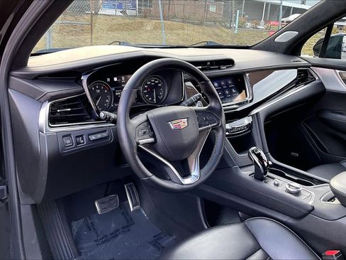 Used 2024 Cadillac XT6 Sport w/ Platinum Package image 17