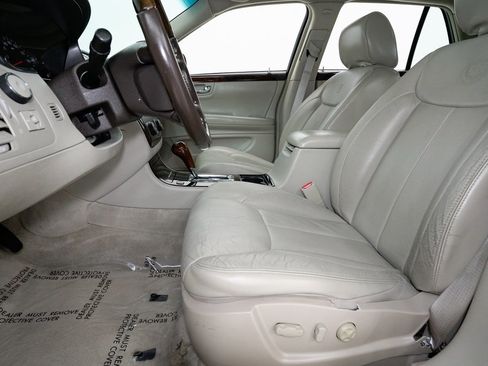 Used 2010 Cadillac DTS Luxury image 12