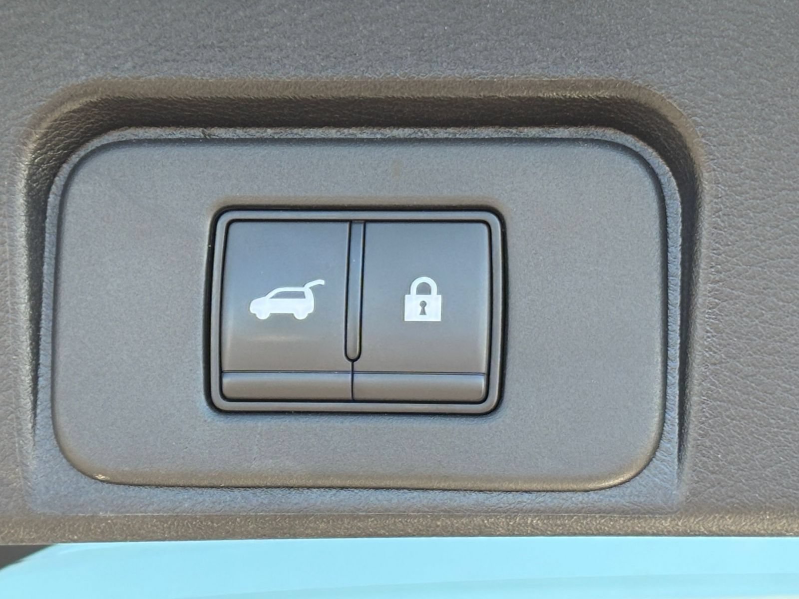 Used 2025 Nissan Rogue SV FWD image 22