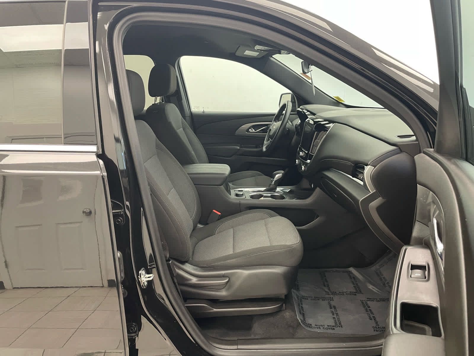 Used 2023 Chevrolet Traverse LT AWD/4WD image 17