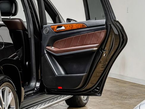 Used 2014 Mercedes-Benz GL 450 4MATIC image 40