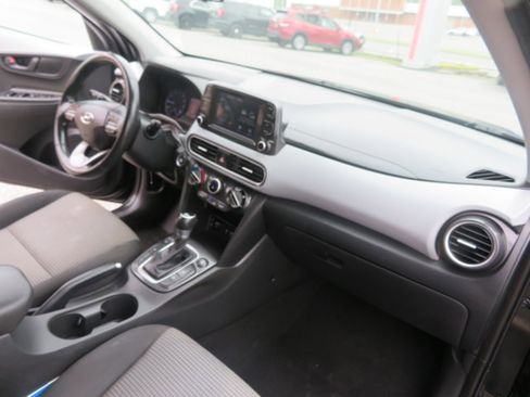 Used 2019 Hyundai Kona SEL image 18