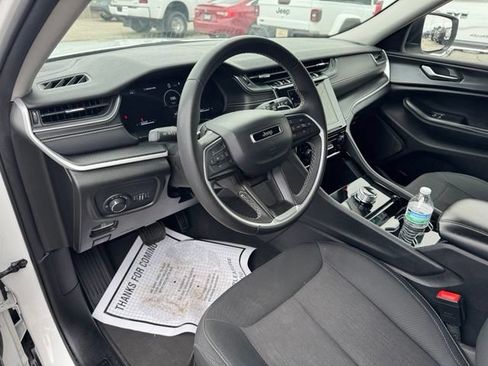 Certified 2023 Jeep Grand Cherokee Laredo RWD image 13