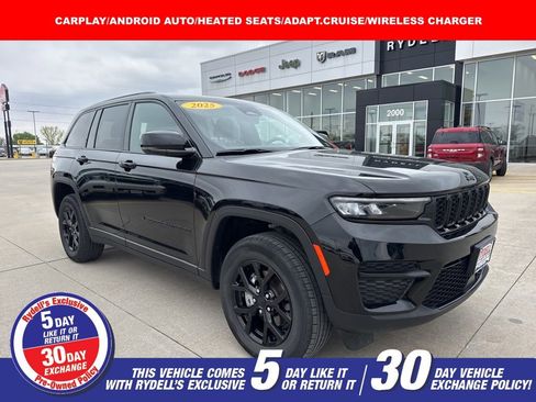 Used 2025 Jeep Grand Cherokee Altitude AWD/4WD image 1
