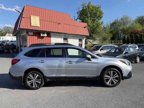 Used 2018 Subaru Outback 2.5i Limited AWD/4WD image 8