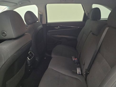 Used 2020 Kia Sorento LX AWD/4WD image 18