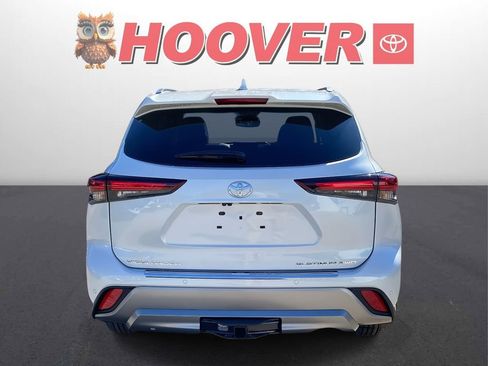 Used 2026 Toyota Highlander Limited AWD/4WD image 3