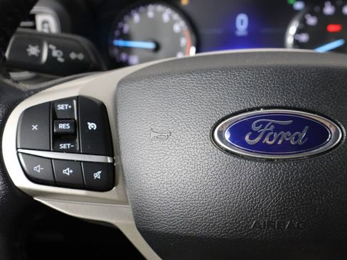 Used 2021 Ford Explorer XLT image 28