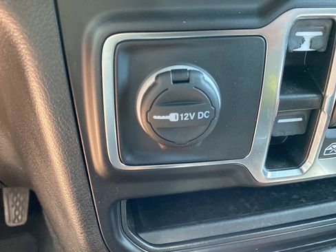 Used 2022 Jeep Wrangler Unlimited Sahara AWD/4WD image 31