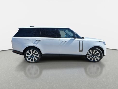 New 2026 Land Rover Range Rover Long Wheelbase SE image 4