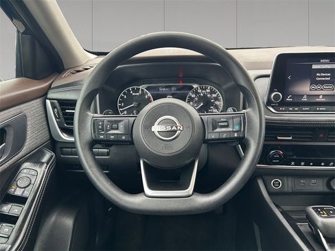 Used 2023 Nissan Rogue SV image 13