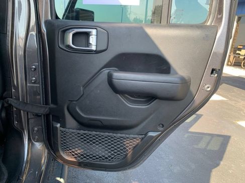 Used 2023 Jeep Gladiator Sport AWD/4WD image 28