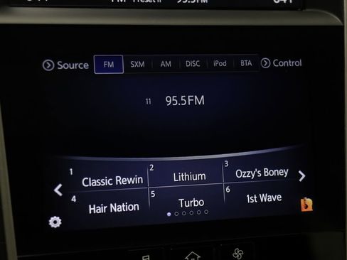 Used 2019 INFINITI Q50 Luxe w/ Essential Package (3.0T Luxe) AWD/4WD image 9