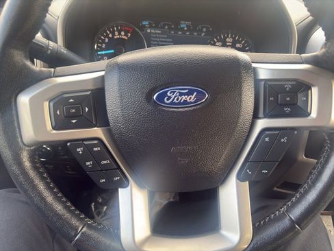 Used 2020 Ford F150 Lariat image 9