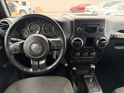 Used 2016 Jeep Wrangler Unlimited Sport w/ Connectivity Group AWD/4WD image 21