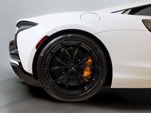 Used 2024 McLaren Artura image 37