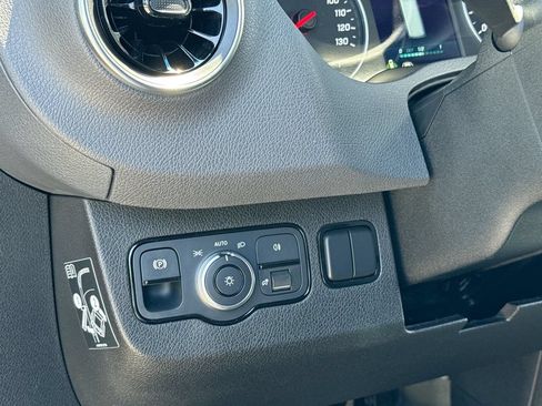 Used 2022 Mercedes-Benz Sprinter 2500 image 10