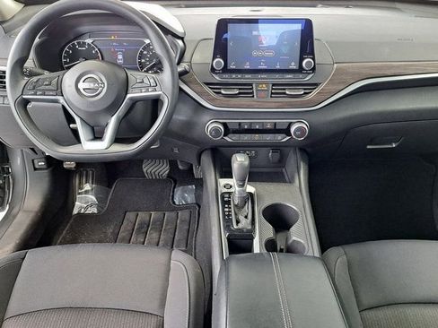 Used 2025 Nissan Altima 2.5 SV FWD image 26