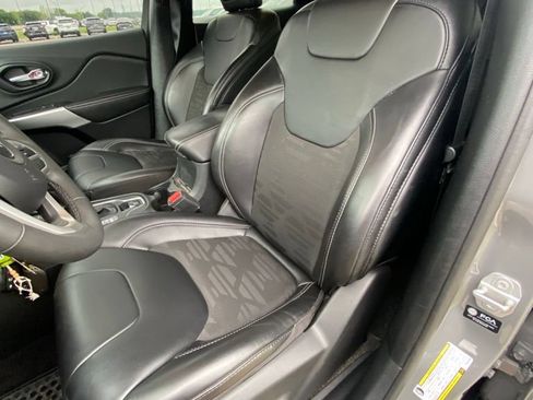 Used 2022 Jeep Cherokee Latitude AWD/4WD image 10