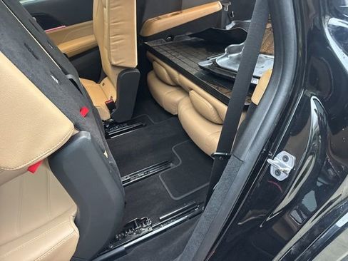 Used 2024 Mercedes-Benz GLS 580 4MATIC image 37