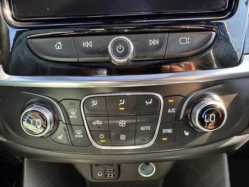 Used 2023 Chevrolet Traverse RS AWD/4WD image 23