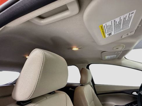 Used 2018 Ford Focus SE FWD image 18