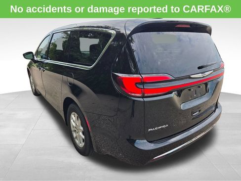Used 2024 Chrysler Pacifica Touring-L FWD image 3