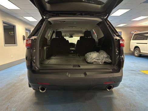 Used 2020 Chevrolet Traverse LT image 9