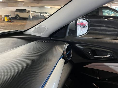 Used 2025 Chevrolet Trax LT image 35