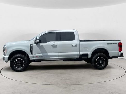 Used 2025 Ford F350 Platinum w/ Platinum Plus Package AWD/4WD image 2