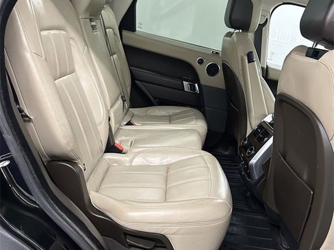 Used 2018 Land Rover Range Rover Sport HSE image 32
