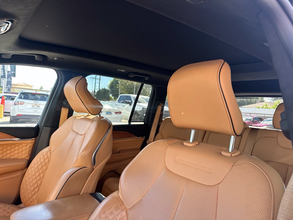 Used 2023 Jeep Grand Cherokee Summit AWD/4WD image 4
