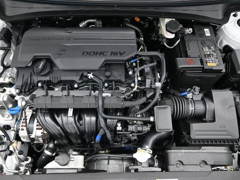 Used 2025 Hyundai Elantra Sport image 30