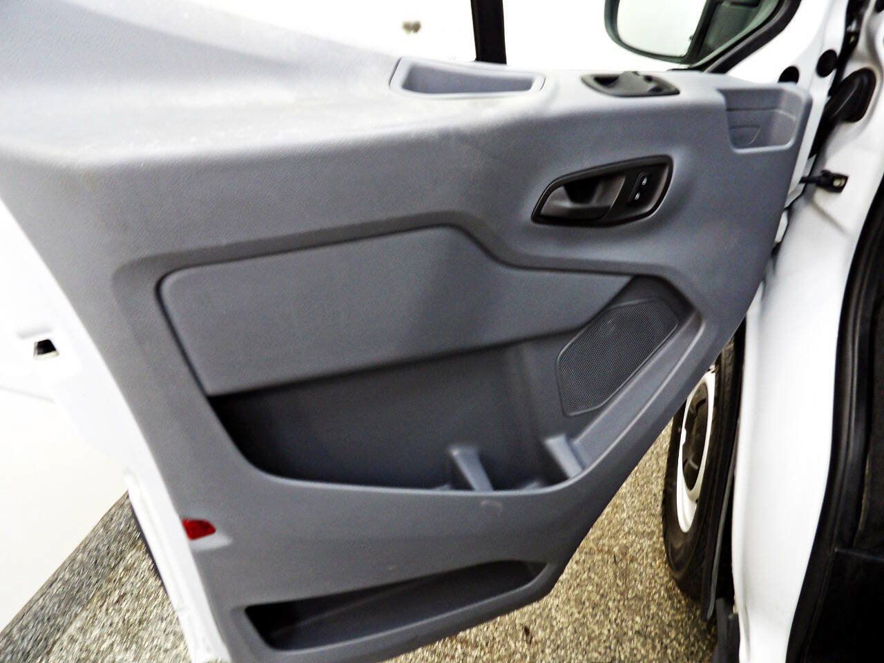 Used 2018 Ford Transit 150 XL RWD image 6
