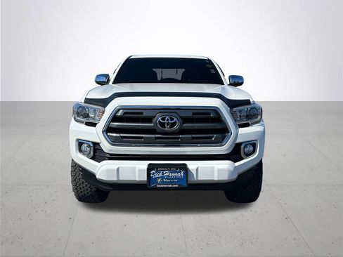 Used 2017 Toyota Tacoma Limited w/ Tow Package image 3