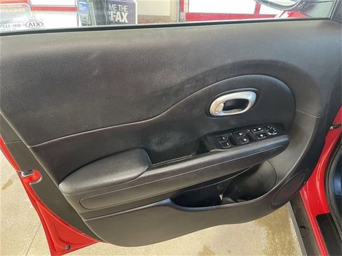 Used 2015 Kia Soul + image 10