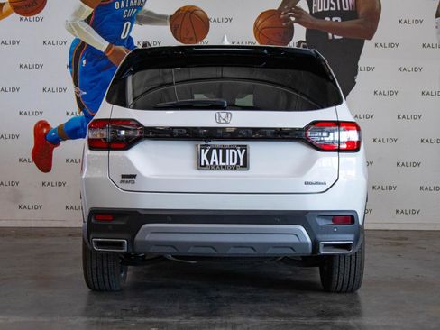 Used 2025 Honda Pilot Touring image 24